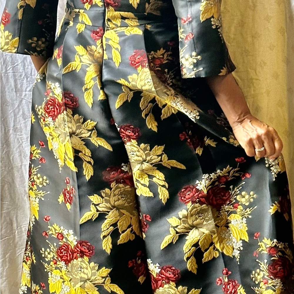 Asian design black dress with flowers - Picture 5 of 5